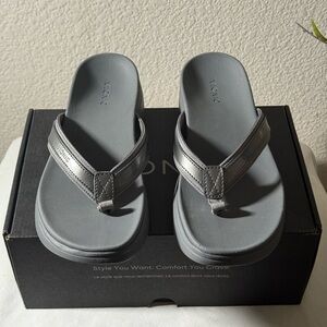 Vionic Women's High Tide II Platform Metallic Gray Sandals